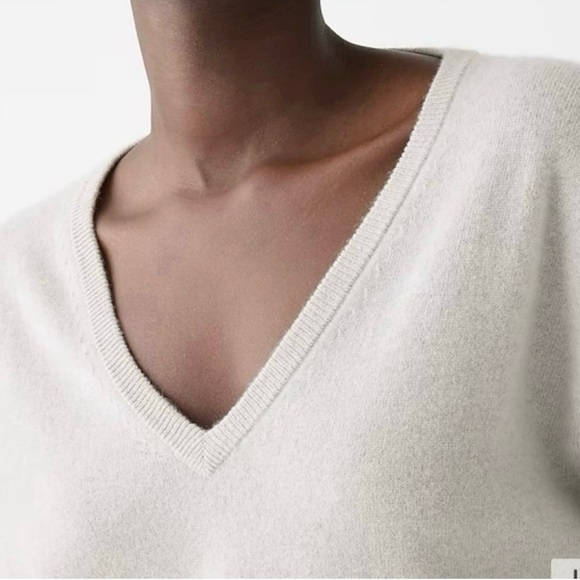 J. Crew cashmere relaxed v-neck sweater NWT - Picture 2 of 5